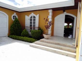 Moderna y Preciosa casa con Amplio terreno en SanRafaelEscazu, Venta   CG-20-1743