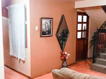 Casa en Venta en San Isidro, Heredia. RAH 22-732