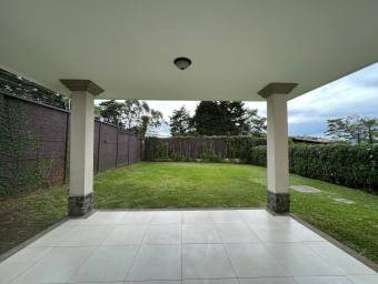 Casa en Venta en San Isidro, Heredia. RAH 23-1170