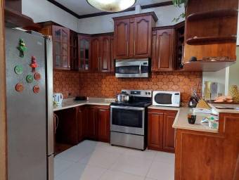 Casa en Venta en San Isidro, Heredia. RAH 23-826