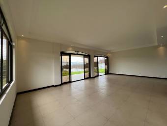 Casa en Venta en San Isidro, Heredia. RAH 23-26