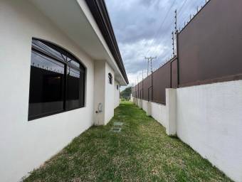 Casa en Venta en San Isidro, Heredia. RAH 23-26