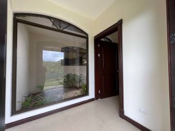 Casa en Venta en San Isidro, Heredia. RAH 23-26