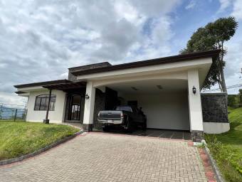 Casa en Venta en San Isidro, Heredia. RAH 23-26