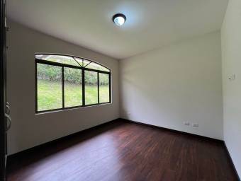 Casa en Venta en San Isidro, Heredia. RAH 23-26