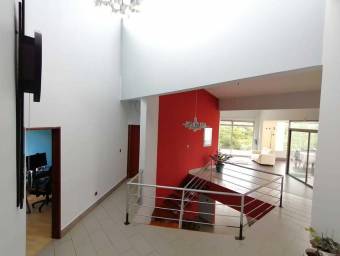 Casa en Venta en San Isidro, Heredia. RAH 23-1143