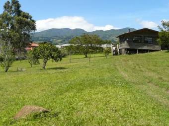 Casa en Venta en San Isidro, Heredia. RAH 22-1353