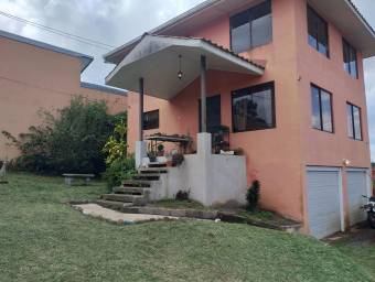 Casa en Venta en San Isidro, Heredia. RAH 22-1353