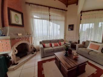 Casa en Venta en San Isidro, Heredia. RAH 22-2180