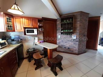 Casa en Venta en San Isidro, Heredia. RAH 22-2180