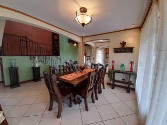 Casa en Venta en San Isidro, Heredia. RAH 22-2180