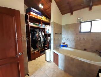 Casa en Venta en San Isidro, Heredia. RAH 22-2180