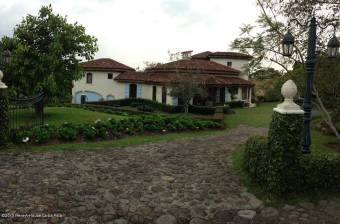 Casa en Venta en San Isidro, Heredia. RAH 23-687