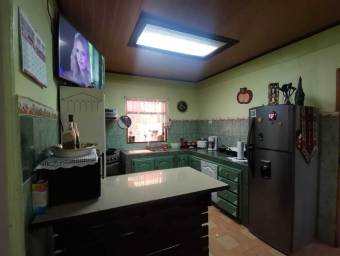 Casa en Venta en El Guarco, Cartago. RAH 23-1641