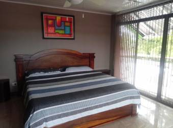 Moderna casa de 2 Niveles en Guapiles Centro, Venta   CG-20-1534