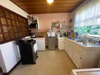 Casa en Venta en Barva, Heredia. RAH 23-1801