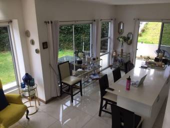 Apartamento en Venta en Santa Ana, San José. RAH 23-1351