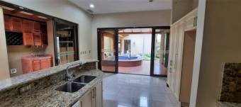 Casa en Venta en Santo Domingo, Heredia. RAH 23-1065