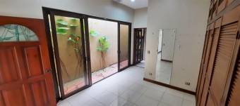 Casa en Venta en Santo Domingo, Heredia. RAH 23-1065