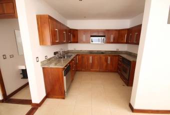 "Live in an independent house with a spacious garden in the best spot of Escazú."