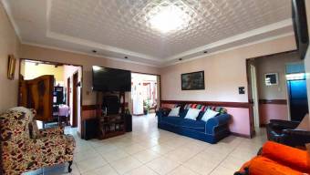 Se vende casa con lote de mas de 1400m2 con 2 apartamento en Jesús de Santa Barbara 23-2175