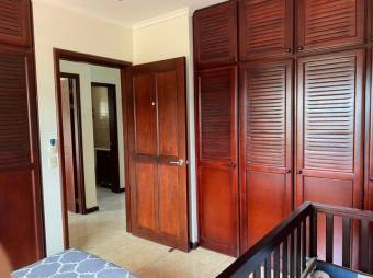 Se vende preciosa casa para inversión en condominio de Guácima de Alajuela 23-547