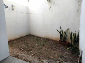 Se alquila espaciosa casa en Pozos de Santa Ana 24-1039