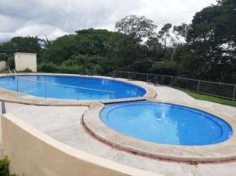 Se alquila espacioso apartamento en condominio de San Antonio de Alajuela 24-1040