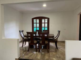 Se alquila espaciosa y moderna casa amoblada en condominio de San Rafael de Escazú 24-978