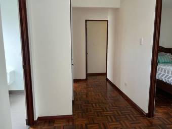 Se alquila espaciosa y moderna casa amoblada en condominio de San Rafael de Escazú 24-978