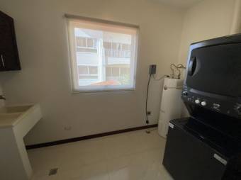 Se alquila moderno y amplio apartamento amoblado en San Rafael de Escazú 24-902