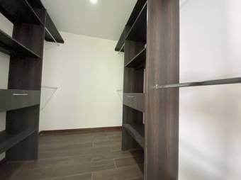 Se alquila moderno y espacioso apartamento en San Rafael de Escazu 24-915