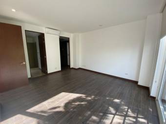 Se alquila moderno y espacioso apartamento en San Rafael de Escazu 24-915