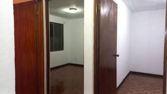 Se vende espacioso apartamento con patio en San Pablo de Heredia 24-922 