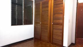 Se vende espacioso apartamento con patio en San Pablo de Heredia 24-922 