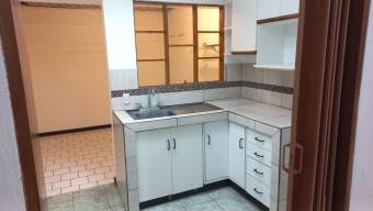 Se vende espacioso apartamento con patio en San Pablo de Heredia 24-922 