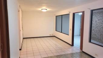 Se vende espacioso apartamento con patio en San Pablo de Heredia 24-922 