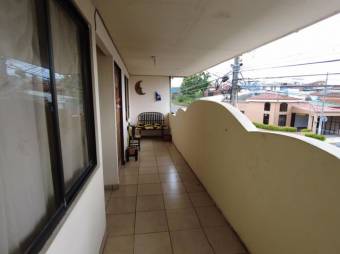 Se vende propiedad con 5 apartamentos y 1 casa en Mercedes Norte de Heredia 23-53