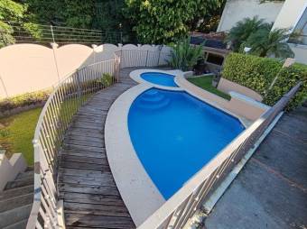 Se vende casa con terraza y piscina en condómino de La Ribera de Belen  24-887