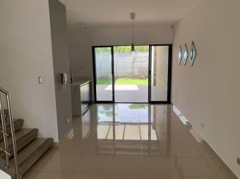 se alquila moderna casa con patio y terraza en condominio de Piedades de Santa Ana 24-1123