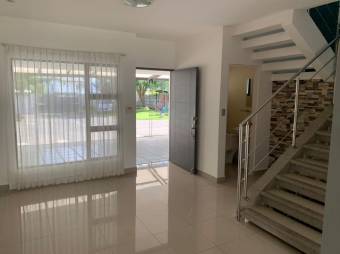 se alquila moderna casa con patio y terraza en condominio de Piedades de Santa Ana 24-1123