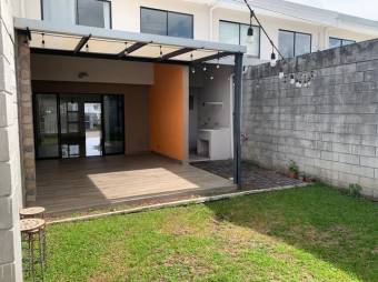 se alquila moderna casa con patio y terraza en condominio de Piedades de Santa Ana 24-1123