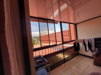 Se vende casa con uso de suelo mixto en condominio de San Francisco de Heredia 24-468