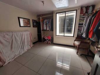 Se vende casa con uso de suelo mixto en condominio de San Francisco de Heredia 24-468