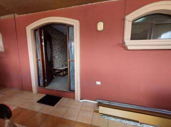 Se vende casa con uso de suelo mixto en condominio de San Francisco de Heredia 24-468