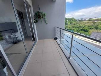 Se vende moderna casa con patio y terraza en condominio de San Pablo de Heredia 23-3303