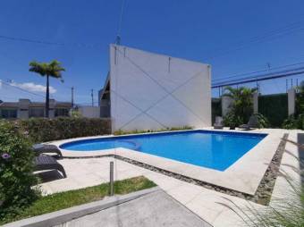 Se vende moderna casa con patio y terraza en condominio de San Pablo de Heredia 23-3303