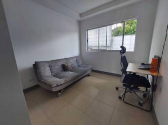 Se vende moderna casa con patio y terraza en condominio de San Pablo de Heredia 23-3303