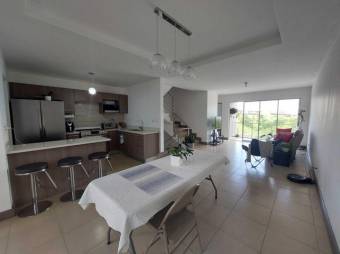 Se vende moderna casa con patio y terraza en condominio de San Pablo de Heredia 23-3303