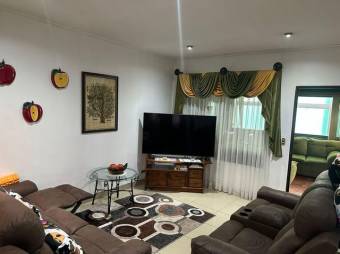 Se vende espaciosa casa con patio en condominio de San Francisco de Heredia 24-464